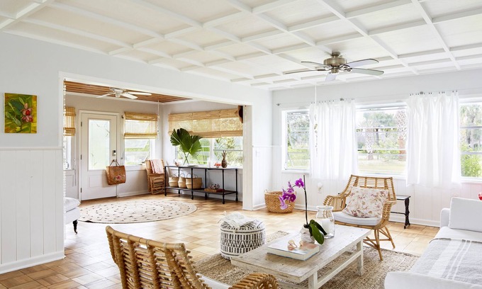 Melbourne Beach House | Stylish, and relaxing in a charming neighbourhood with a secluded local beach.