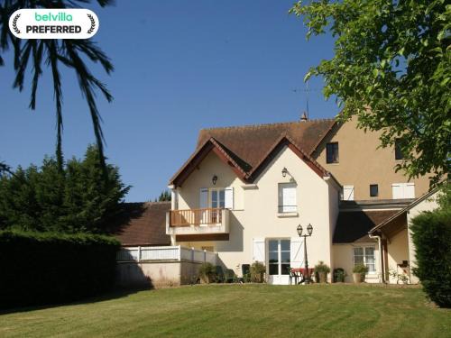 Faverolles House | Stylish Apartment Near Beach