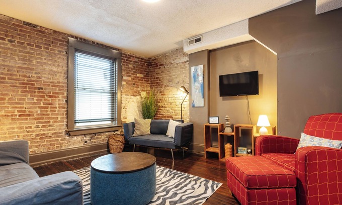 Kansas City Apartment | Stylish Brick 1BR near 39th & KU Med