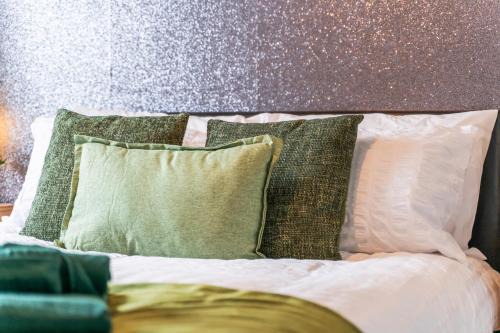 Coventry City Centre Apartment | Stylish City Centre Stay Sleeps 4