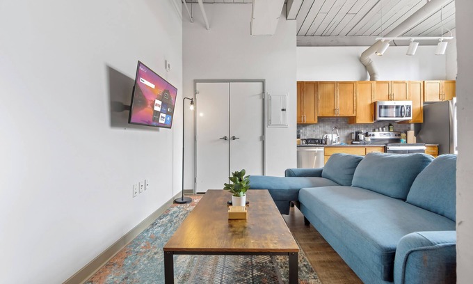 Downtown Cleveland Apartment | Stylish City Escape, Mins to DT, Wi-Fi, W/CAFE