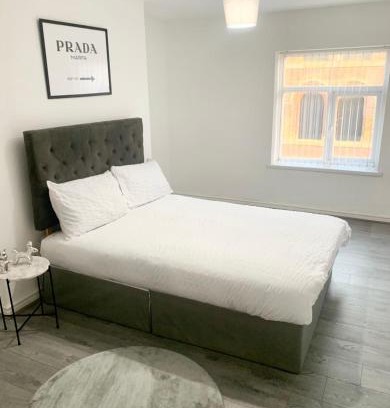 Ashton-under-Lyne Apartment | Stylish City Getaway Apartment