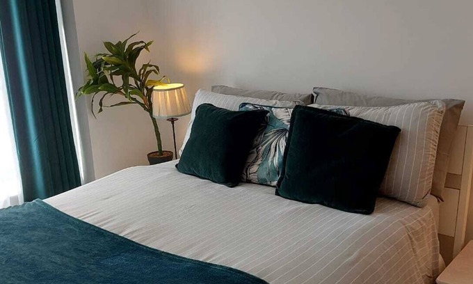 Sheffield Apartment | Stylish City Location with WiFi - West One
