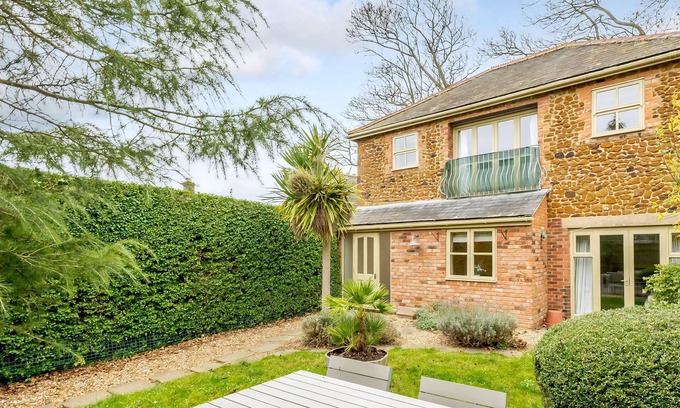 Hunstanton Cottage | Stylish coastal living with sea views make this a great choice for your break.