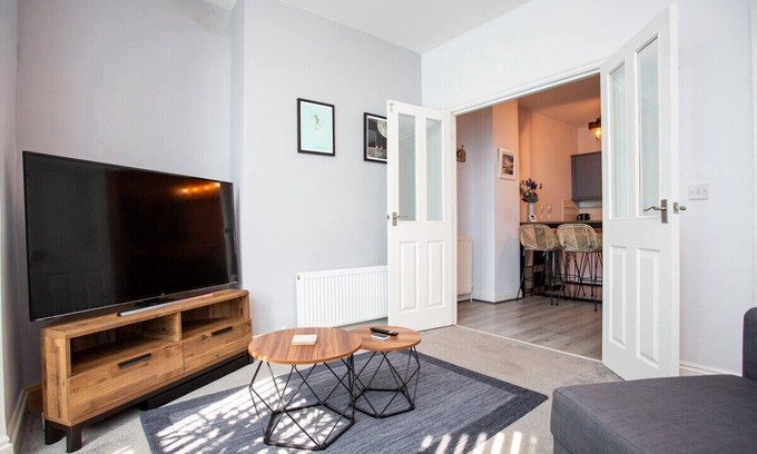 Whitley Bay Apartment | Stylish Cosy Two Bed Apartment - Coast Location