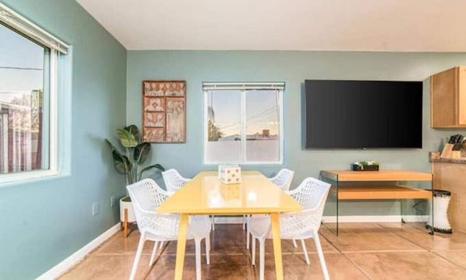 Campus Farm House | Stylish & Cozy/Casita/1 BR 1 BA/Parking