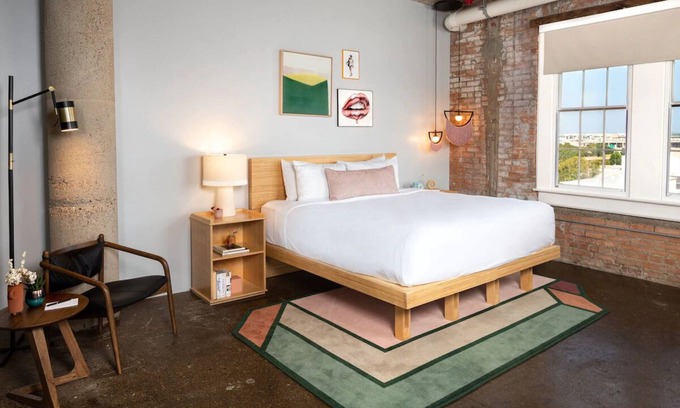 Downtown Dallas Hotel | Stylish Dallas Stay: Rooftop Pool w/City Skyline Views! Artsy Vibes