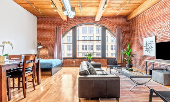 Downtown West Apartment | Stylish DWTN St. Louis Loft with Great Views