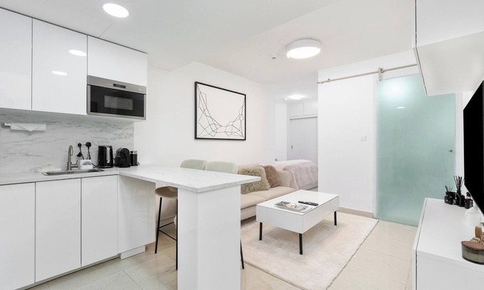 Jumeirah Lake Towers Apartment | Stylish & Elegant Studio, Rooftop Pool & Jacuzzi