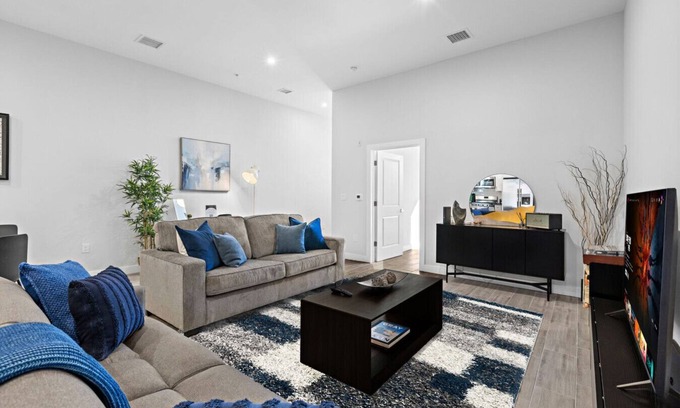 Constable Hook Apartment | Stylish Getaway Free Parking 30Min to NYC