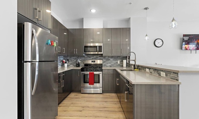 Bayonne Condo | Stylish Getaway - NYC & NWK