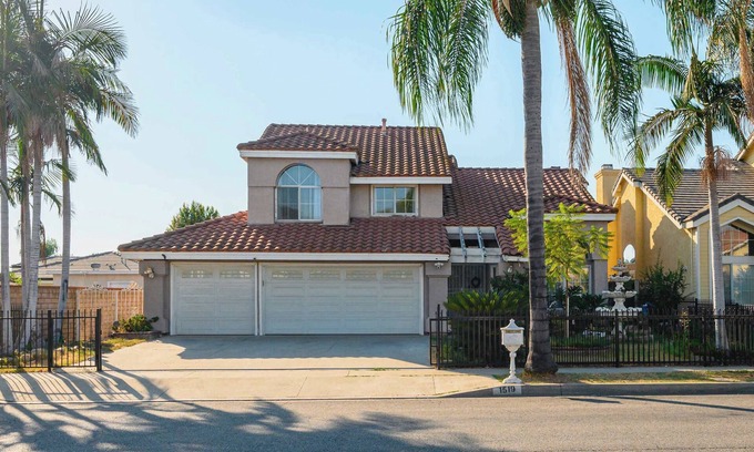 Valinda House | Stylish Getaway Steps from LA Action