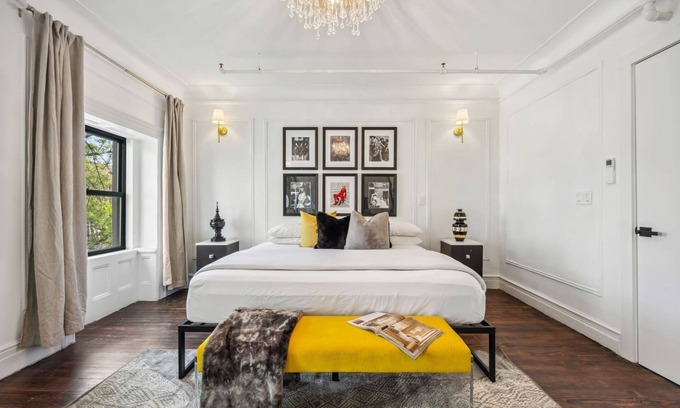 Hamilton Heights Hotel | Stylish Group Retreat –Sleeps 16
