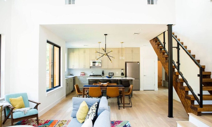 Highland House | Stylish Home, Dedicated WFH, Conveniently Located