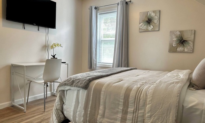Providence House | Stylish, Modern 2-Level Home