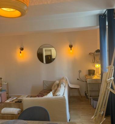 Les Grands Carmes Apartment | Stylish Modern Flat