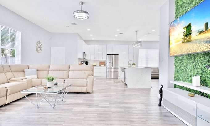 Miami Lakes House | Stylish & Modern Hialeah Pool Retreat Near Miami!