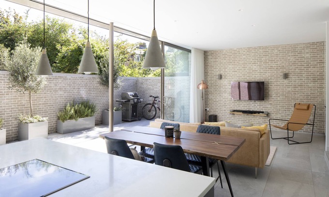 Wandsworth House | Stylish Modern London House. Extremely Private and Safe.