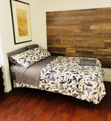 Downtown Montreal Apartment | Stylish Montreal Apartment: Comfortable Stay in the Golden Square Mile