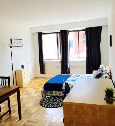 Downtown Montreal Apartment | Stylish Montreal Apartment Comfortable Stay in the Golden Square Mile