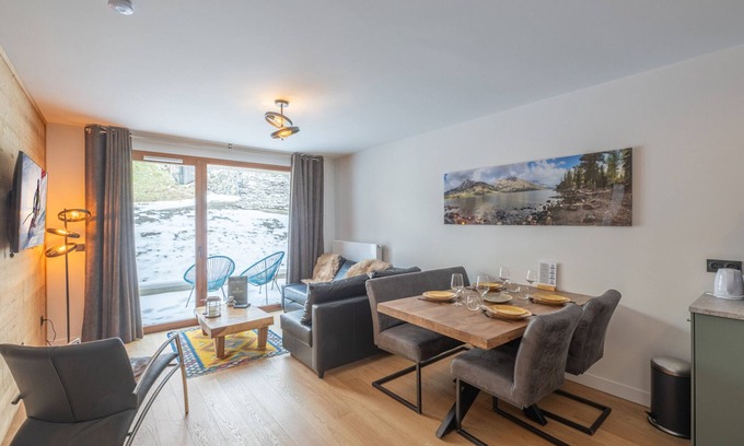 Viel-Alpe Apartment | Stylish Mountain Retreat with Balcony & Garage - Alpe d'Huez