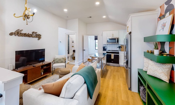 12 South Cottage | Stylish Nashville cottage with a washer/dryer, full kitchen & central AC