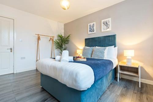 Cradley Heath Apartment | Stylish New Apartment - Free Wifi & Netflix - Parking 3MH
