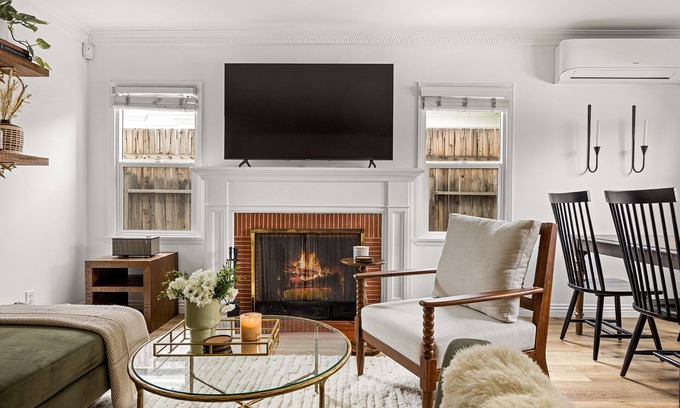 Sawtelle House | Stylish, newly renovated Bungalow in heart of West Los Angeles