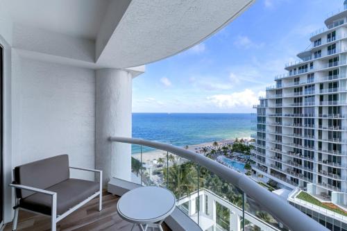Central Beach Apartment | Stylish Oceanview Apartment Prime Location