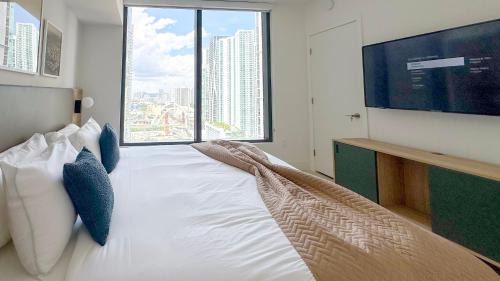 Downtown Miami Apartment | Stylish One Bedroom in the heart of vibrant Downtown- Daily resort fee and parking not included