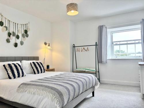 Chysauster Apartment | Stylish Penzance Apartment 2 Beds & Balcony