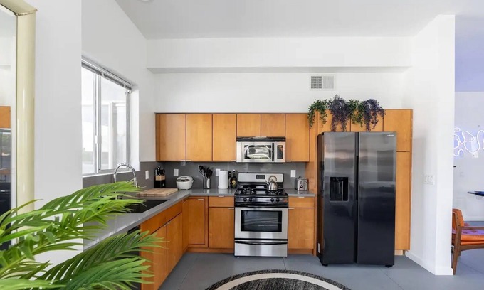 B-Bar-H Ranch House | Stylish Pool House w/Firepit, Arcade, Billiards & more! Family Friendly