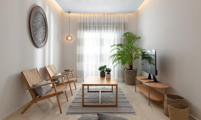Rhodes Apartment | Stylish Rhodes Apartment with Prime Location - L & C City Escape