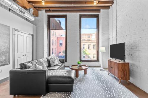 Downtown St. Louis Apartment | Stylish Riverfront Loft- Gym - Walk to Arch, Casino, Conventions