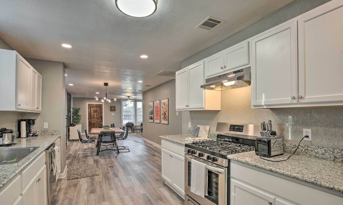 Highland Park House | Stylish San Antonio Retreat Near The Pearl!