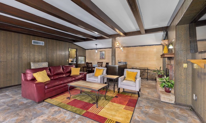 Columbus House | Stylish & Serene Bungalow - 2BR - Fireplace - Backyard