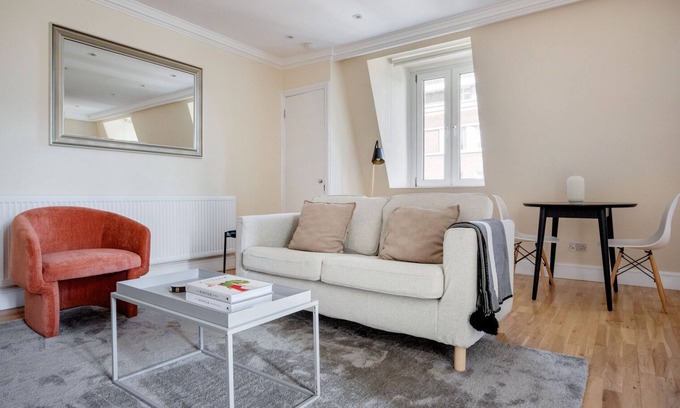South Kensington Apartment | Stylish South Kensington 2BR, nr Museums & Shops, by Blueground