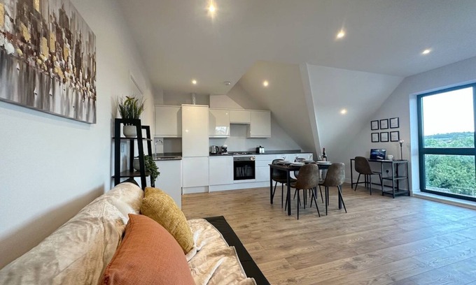 Royal Tunbridge Wells Apartment | Stylish & Spacious Apartment