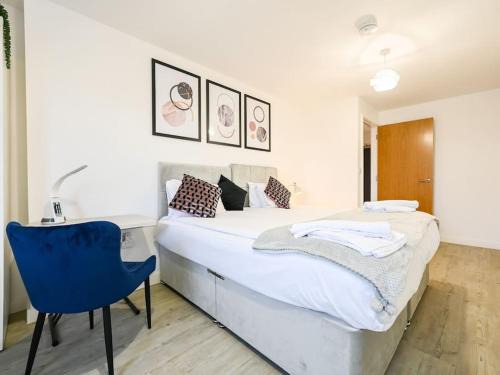 Salford Apartment | Stylish & Spacious Salford Quays one bedroom high floor apartment with balcony