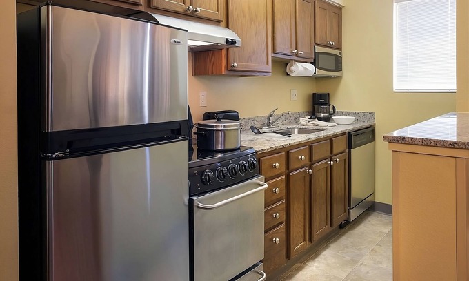 Shea Business Park Hotel | Stylish Suites With Kitchen, Pool, Short Drive To Echo Canyon Recreation!
