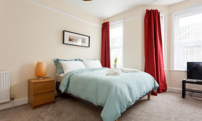 Bournemouth City Centre Apartment | Stylish Town Centre Apartment Close to Beach and Shops