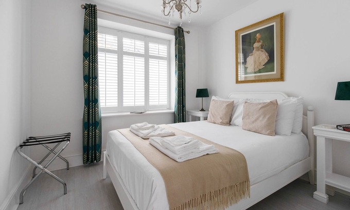 Worleston Condo | Stylish two bedroom apartment near Rookery Hall