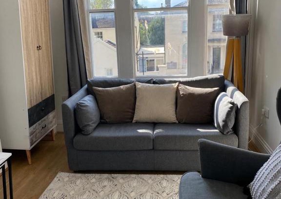 Mile End Apartment | Stylish1 bedroom Apartment 3 mins walk to Mile End Station