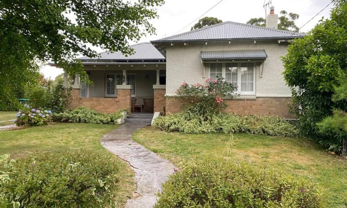 Orange East House | Stylishly renovated bungalow