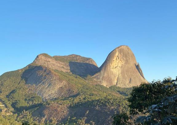 Pedra Azul Apartment | SUÍTE NO VISTA AZUL Vista para a Pedra
