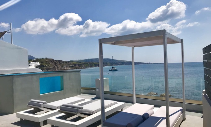 Akrotiri Villa | Sublime Villa red beach