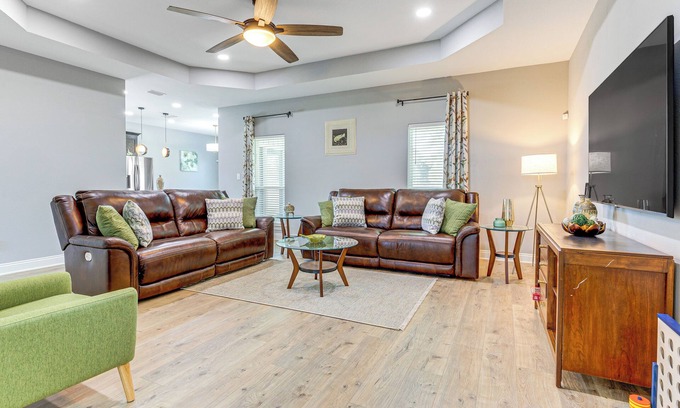 Saint Elmo House | Suburban Bliss! Cozy Home w/Neighborhood Perks