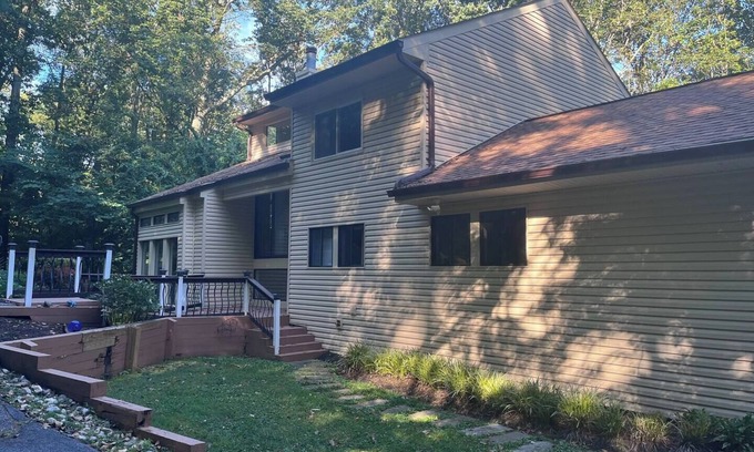 Reisterstown House | Suburban get-away in the forest with Swedish sauna - 20 Min Away From Baltimore