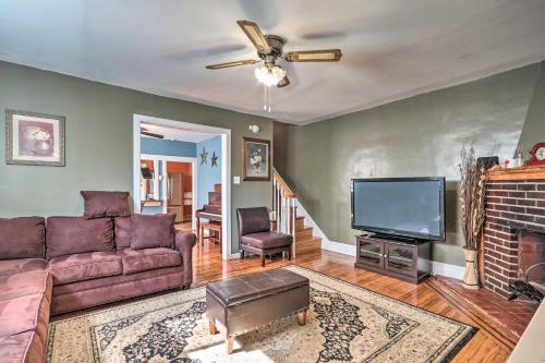 Lansdowne House | Suburban Home with Backyard Patio Less Than 7 Miles to Dtwn!