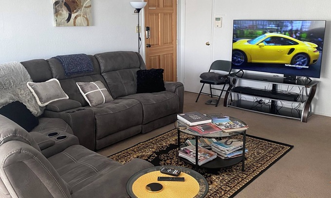 Westlake House | Suburban San Francisco Home 25 minutes for Downtown!